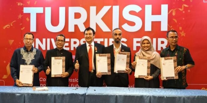 PERGURUAN Tinggi yang menandatangani MoU dengan Edutolia Education pada Turkish Universitas Fair yang dibuka oleh Konjen Kehormatan Republik Turkiye untuk Pulau Sumatera Tun Dr H Rahmat Shah di Adimulia Hotel Medan, Rabu (30/4). (HO/dok STIK-P)